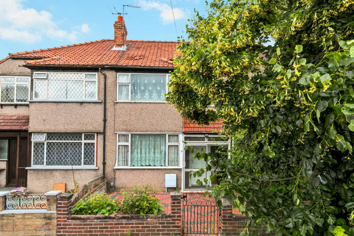 3 Bedroom House To Rent In Grove Road, Mitcham, CR4