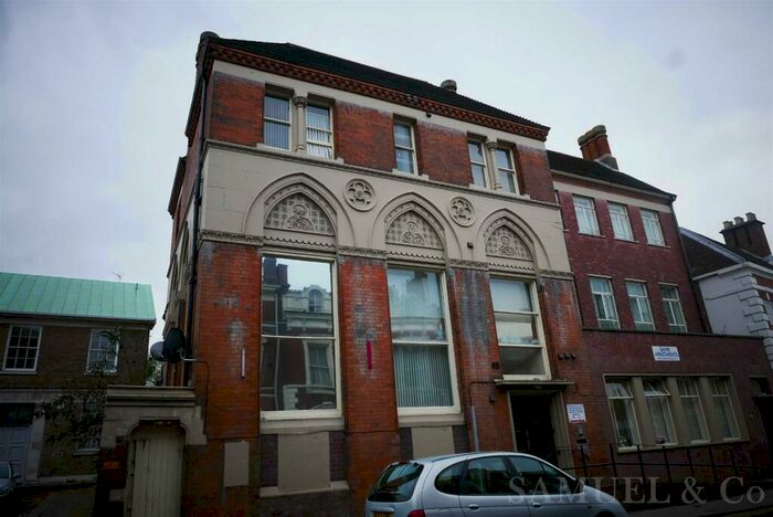 1 Bedroom Flat To Rent In Wolverhampton Street, Dudley, DY1