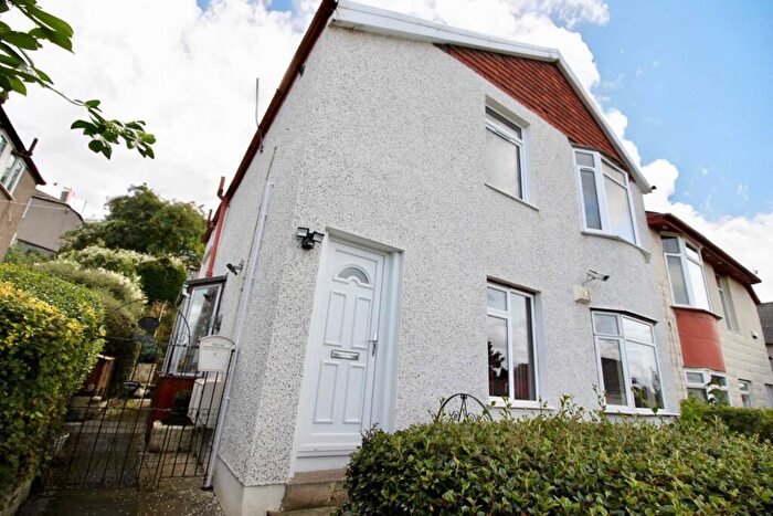 3 Bedroom Flat To Rent In Curtis Avenue, Kings Park, G44