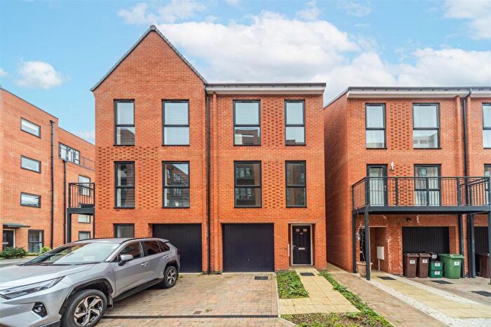 3 Bedroom House For Sale In Thimble Crescent, Wallington, SM6