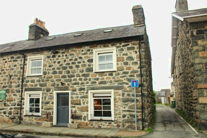 3 Bedroom End Of Terrace House For Sale In Market Square, Tremadog, Porthmadog, Gwynedd, LL49