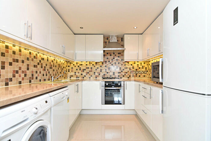 2 Bedroom Apartment To Rent In Victoria Road, Queens Park, London, NW6