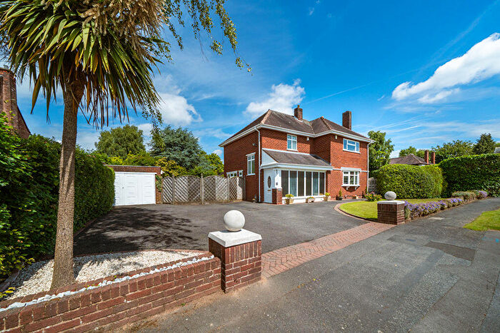 3 Bedroom Detached House For Sale In Broughton Road, Pedmore, Stourbridge, DY9