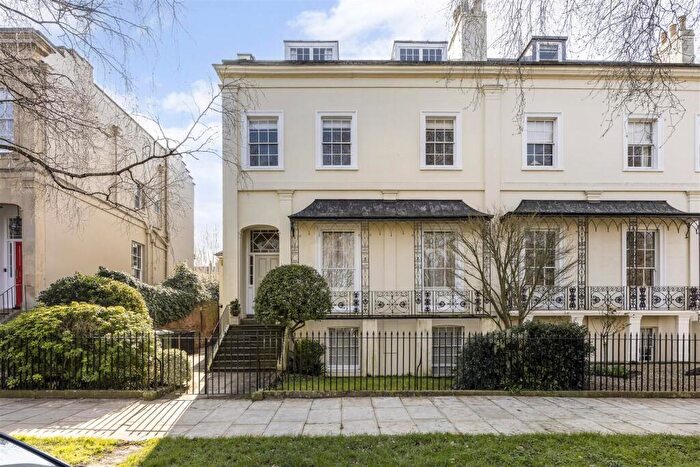 2 Bedroom Apartment For Sale In Wellington Square, Cheltenham, GL50