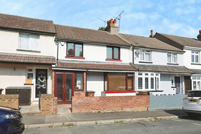 3 Bedroom Terraced House For Sale In Ewart Road, Chatham, Kent, ME4