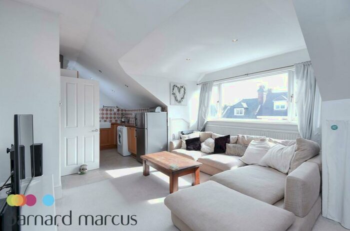 2 Bedroom Flat To Rent In Southwood Avenue, Highgate, N6