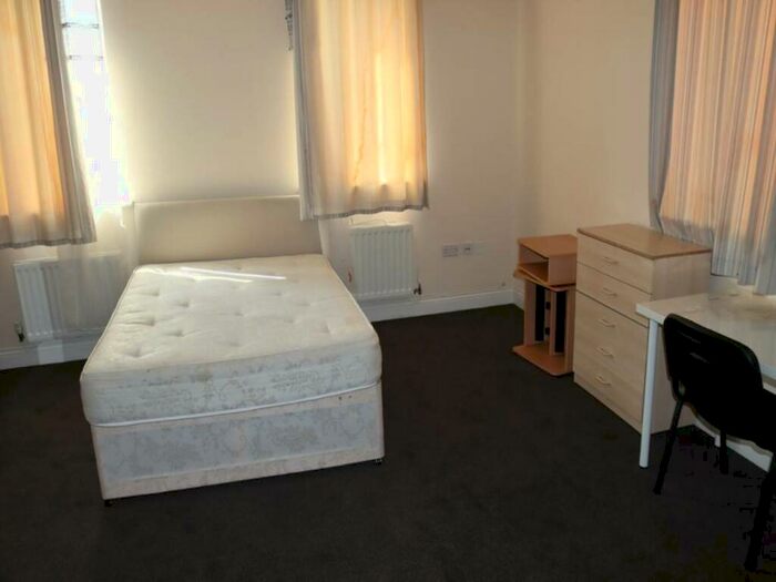 5 Bedroom House To Rent In Horsa Gardens, Hatfield, Hertfordshire, AL10
