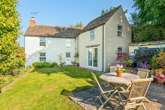 3 Bedroom Detached House For Sale In Bustlers Hill, Sherston, Malmesbury, SN16