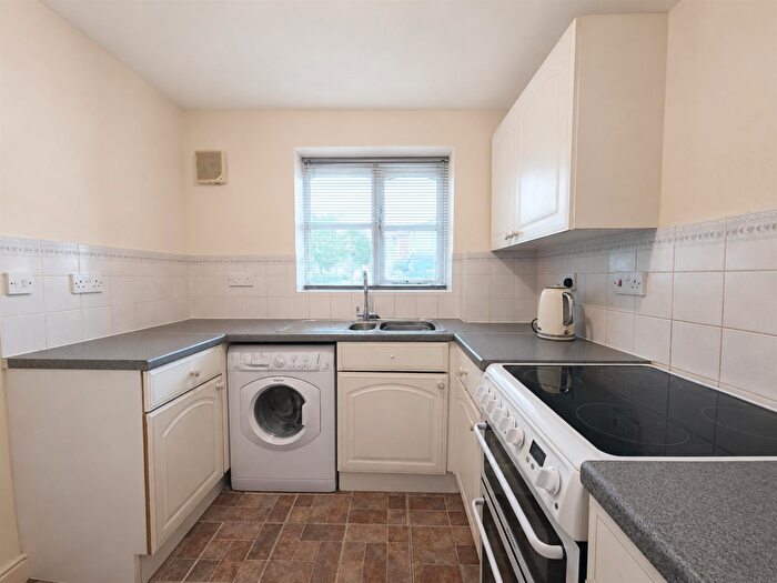 2 Bedroom Flat For Sale In Cherry Blossom Close, Palmers Green, N13