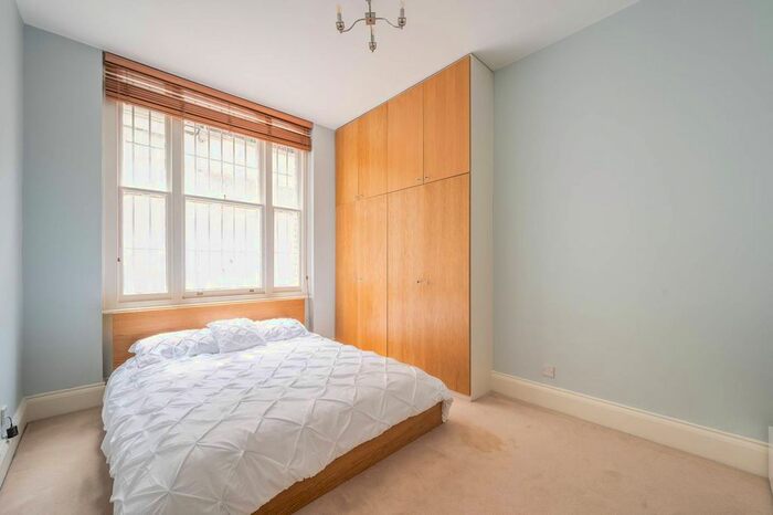 3 Bedroom Flat To Rent In Bickenhall Street, Marylebone, London, W1U