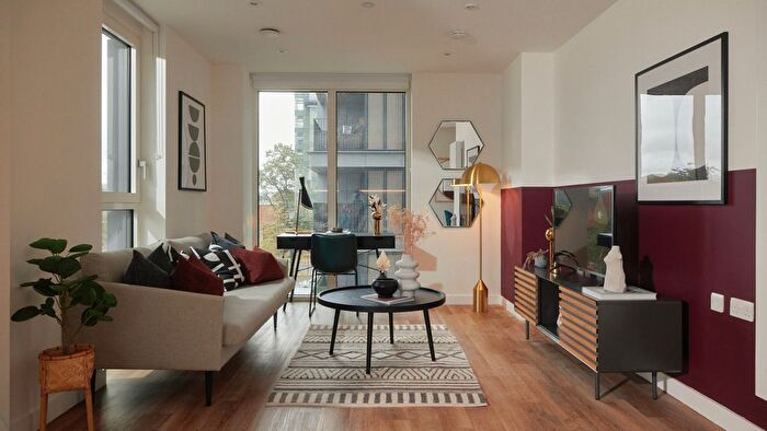 2 Bedroom Flat To Rent In Park Lane, Croydon, CR9