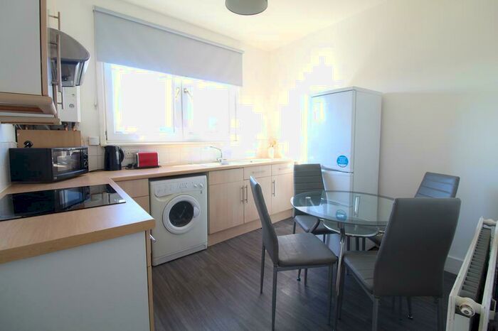 1 Bedroom Flat To Rent In Bon Accord Street, Top Left Flat, AB11