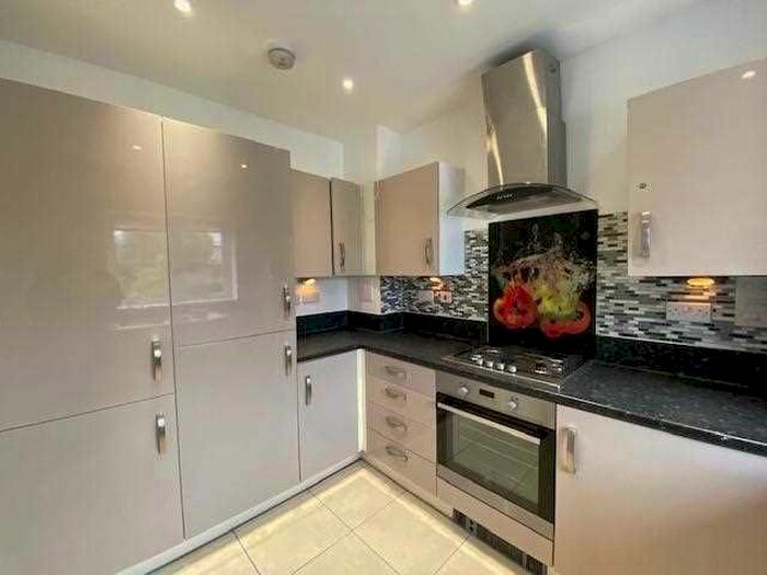 2 Bedroom Property To Rent In Twist Way, Slough, SL2