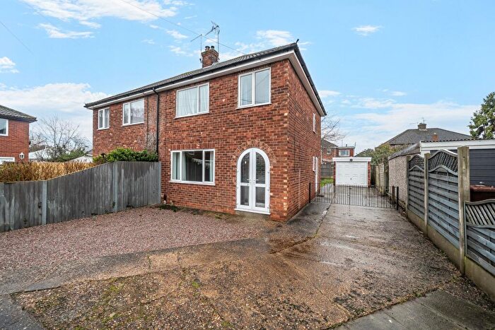 3 Bedroom Semi-Detached House For Sale In Berkeley Drive, Lincoln, LN6