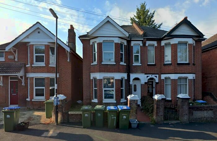 5 Bedroom Semi-Detached House To Rent In Sandhurst Road, Shirley, Southampton, SO15