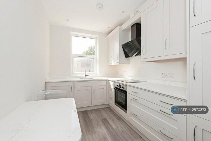 2 Bedroom Flat To Rent In Parkville House, Epsom, KT19