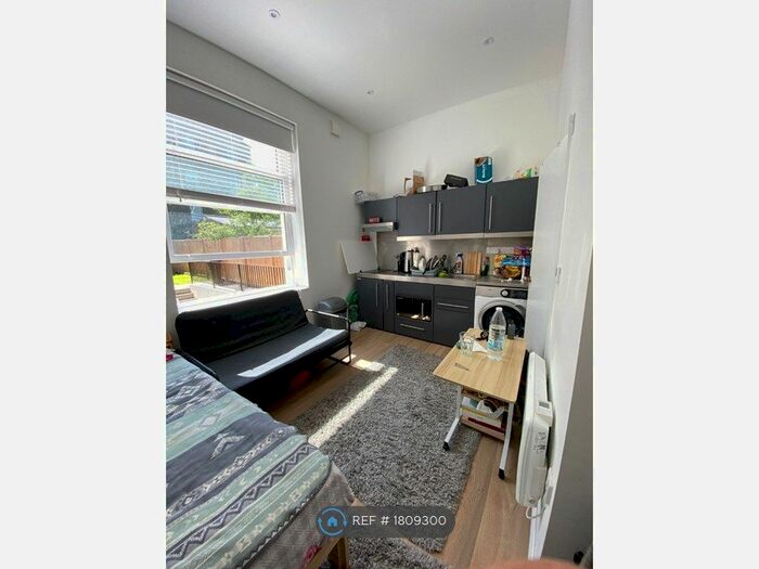 Studio To Rent In Goulton Road, London, E5