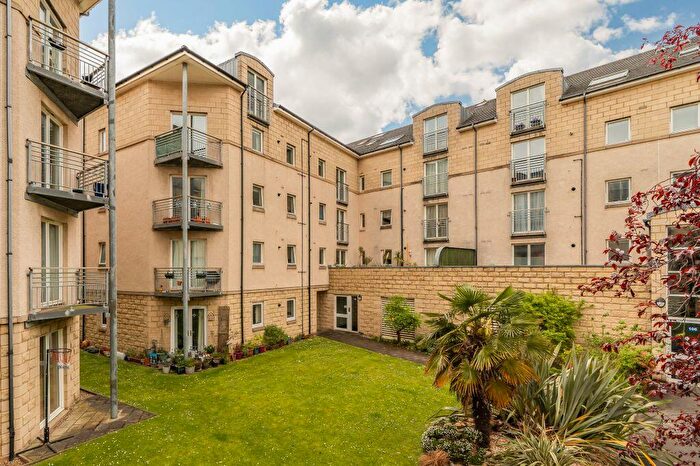 2 Bedroom Flat For Sale In / Crewe Road North, Edinburgh, EH5