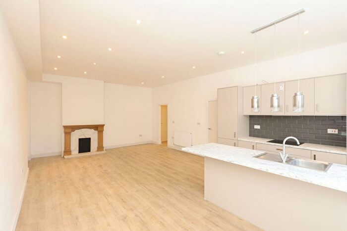 2 Bedroom Flat To Rent In Lydgate House, Lydgate Lane, S10