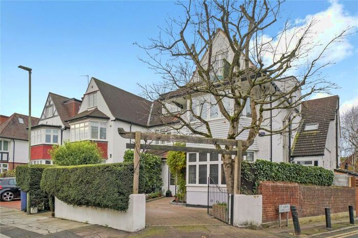 3 Bedroom Maisonette To Rent In West Heath Drive, Golders Green, London, NW11