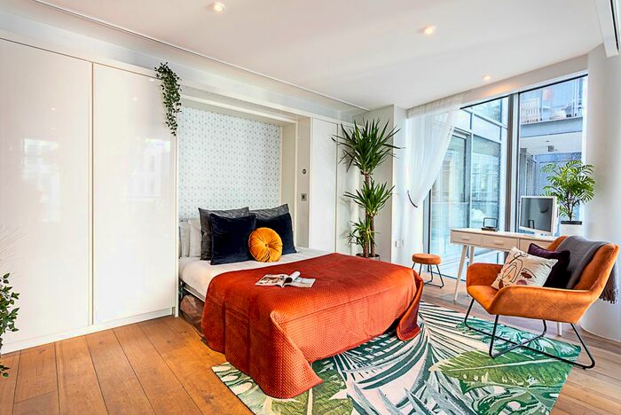 Studio To Rent In Central Saint Giles Piazza, London, WC2H