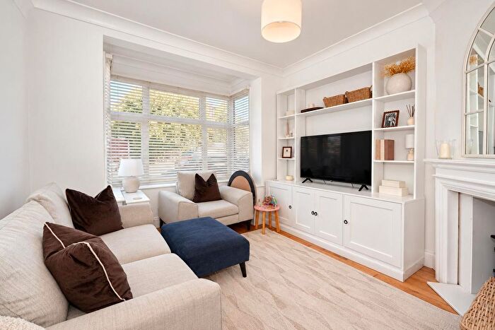3 Bedroom End Of Terrace House For Sale In Elphinstone Avenue, Hastings, TN34