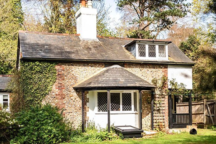 3 Bedroom Detached House For Sale In Shire Lane, Orpington, BR6