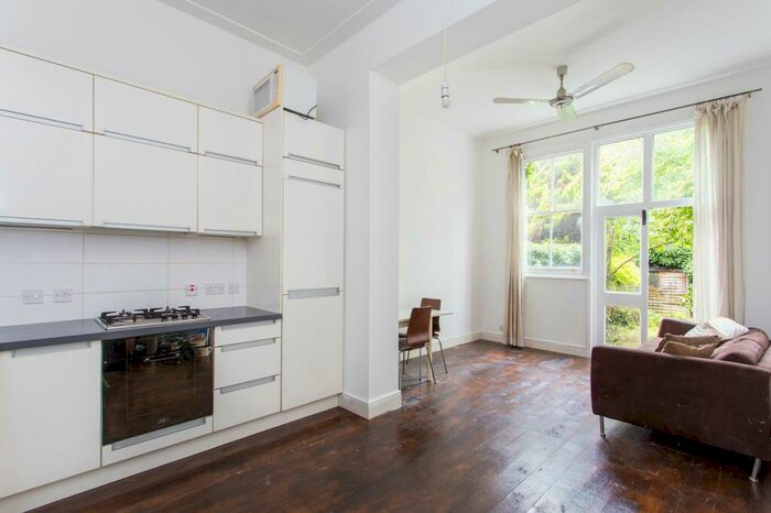 1 Bedroom Flat To Rent In Lordship Park, London, N16