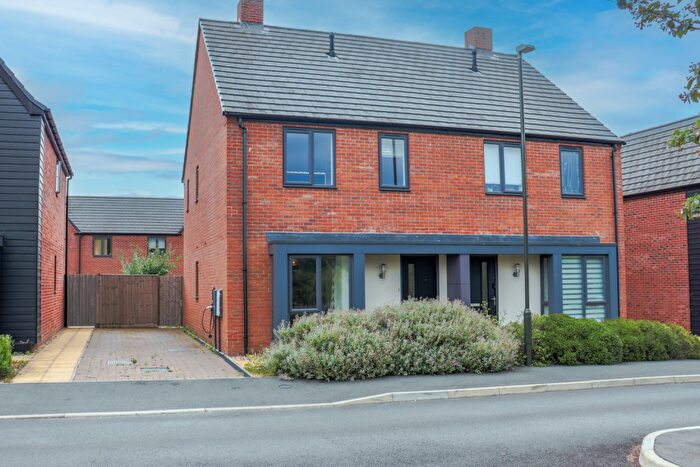 3 Bedroom Semi Detached House For Sale In Silver Birch Way, Wingerworth, Chesterfield, Derbyshire, S42