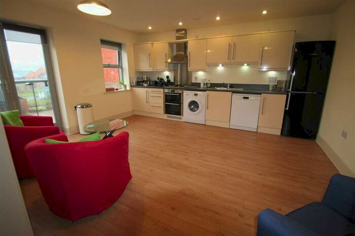 3 Bedroom Flat To Rent In Idsworth Court, Limes Park, Basingstoke, RG24