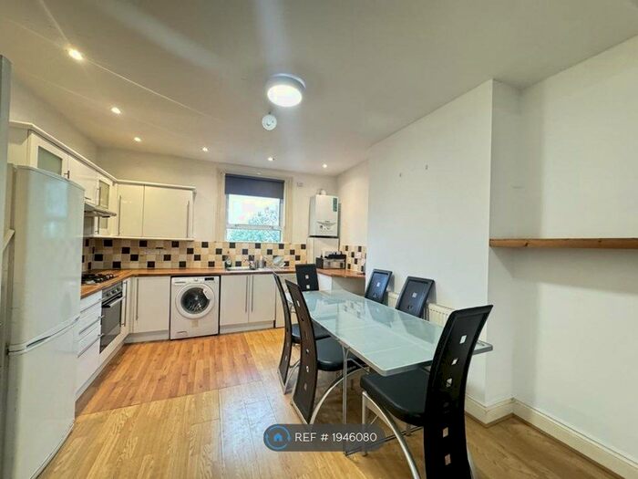 2 Bedroom Flat To Rent In Josephine Avenue, London, SW2