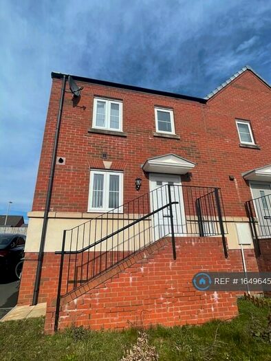 3 Bedroom Semi-Detached House To Rent In Iscoed, Llanelli, SA15