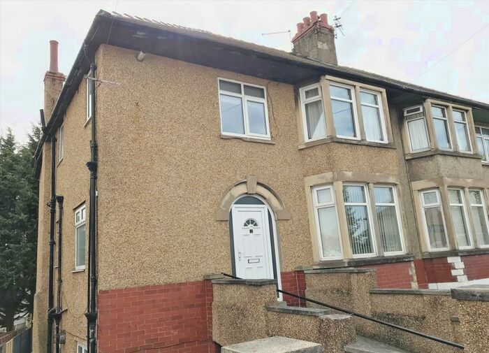 2 Bedroom Flat To Rent In Balmoral Road, Morecambe, LA4