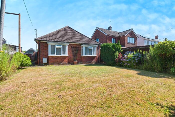 2 Bedroom Detached Bungalow For Sale In Southampton Road, Cadnam, Southampton, SO40