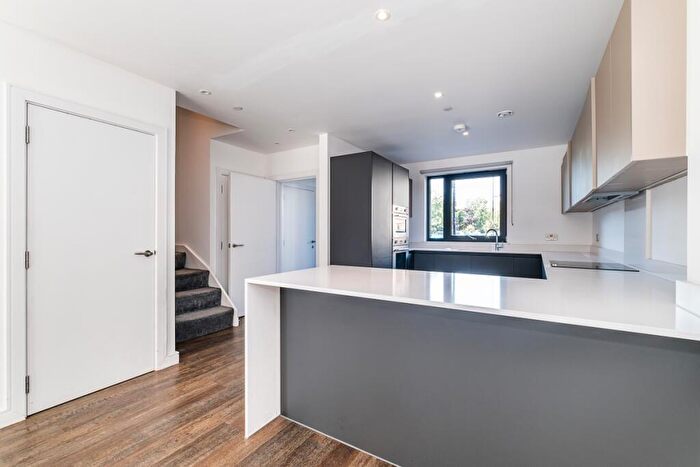 4 Bedroom End Of Terrace House To Rent In Grafton Road, Croydon, CR0