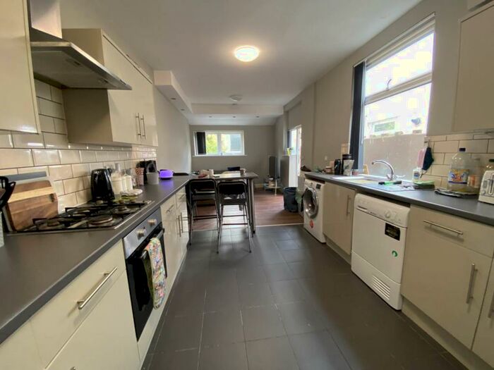 5 Bedroom House To Rent In Lisvane Street, Cathays, Cardiff, CF24