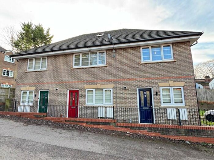 2 Bedroom End Of Terrace House To Rent In Kingswood Court - Grove Road, LU1