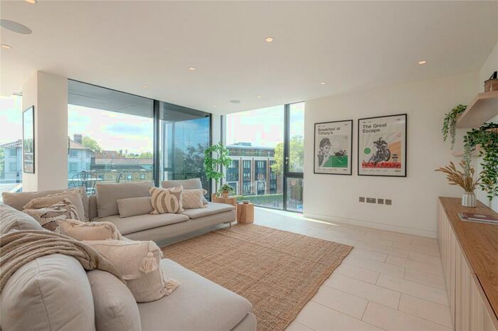 3 Bedroom Apartment To Rent In Oval Road, London, NW1