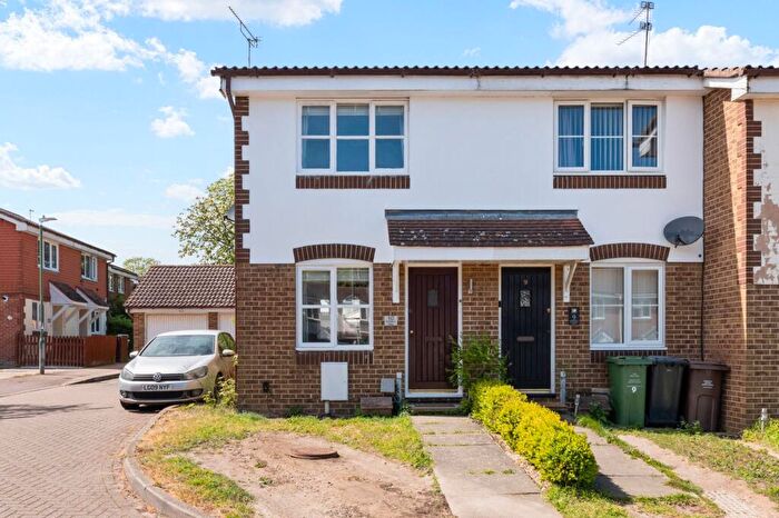1 Bedroom End Of Terrace House For Sale In St. Peters Close, Swanscombe, DA10