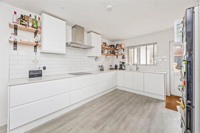 3 Bedroom Detached Bungalow For Sale In Sunnydale Close, Patcham, Brighton, BN1
