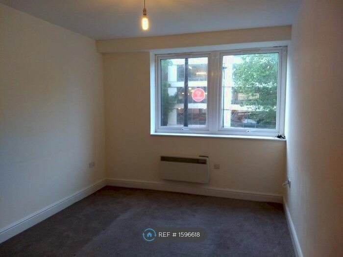 1 Bedroom Flat To Rent In Farnsby Street, Swindon, SN1