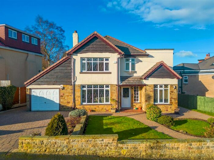 4 Bedroom Detached House For Sale In Sandhill Oval, Alwoodley, Leeds, LS17