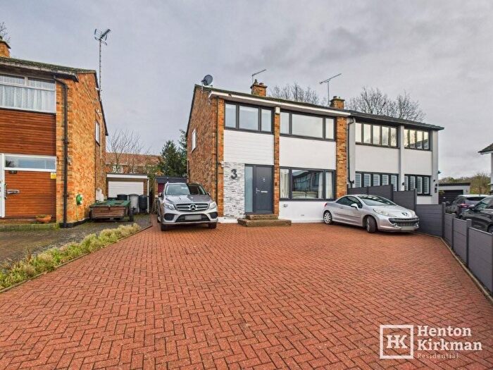 3 Bedroom Semi Detached House For Sale In Moat Edge Gardens, Billericay, Essex, CM12