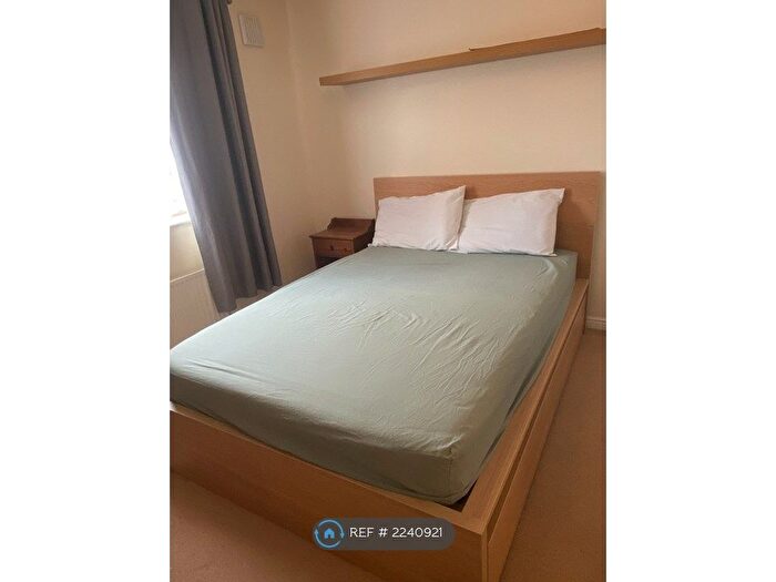 2 Bedroom Flat To Rent In Broughton Gate, Milton Keynes, MK10