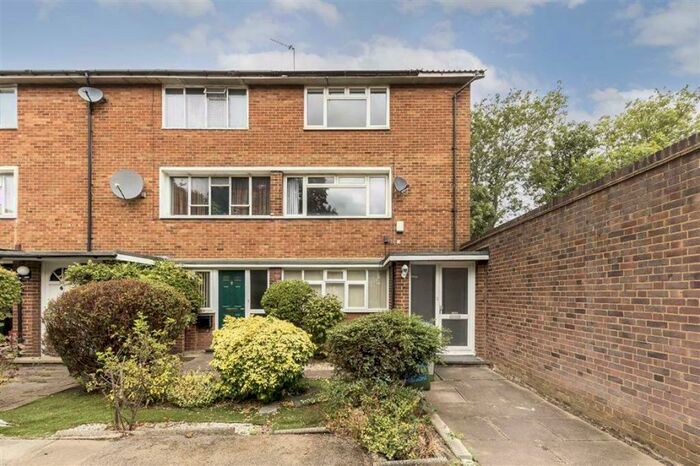 2 Bedroom Maisonette To Rent In Lyme Farm Road, Lee, SE12
