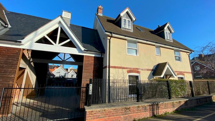 2 Bedroom Flat To Rent In Chapel Street, Petersfield, GU32