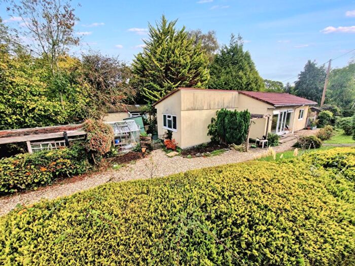 2 Bedroom Park Home For Sale In Pathfinder Village, Exeter, EX6