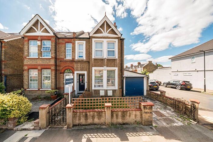2 Bedroom Flat For Sale In Regina Road, West Ealing, W13