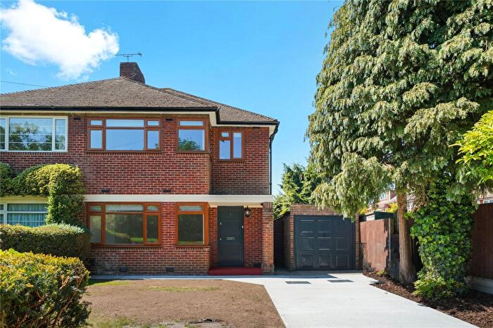 4 Bedroom Semi-Detached House To Rent In Lakeside, Enfield, EN2