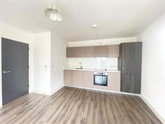 1 Bedroom Flat For Sale In Otter Drive, Carshalton, SM5